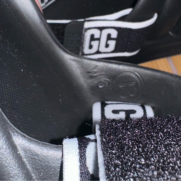 Ugg “Yeah Slide” - Picture 5 of 5